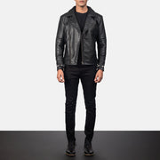 Men's Raiden Black Leather Biker Jacket - Seitenansicht mit ergonomischem Ärmelschnitt