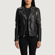 
Sally Mae mit Nietenbesatz Schwarz Leder-Bikerjacke für Damen - Seitenansicht mit ergonomischem Ärmelschnitt & sportlicher Passform