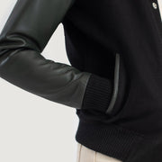 
Innenansicht Showing Quilted Polyester Lining & Zwei funktionale Innentaschen