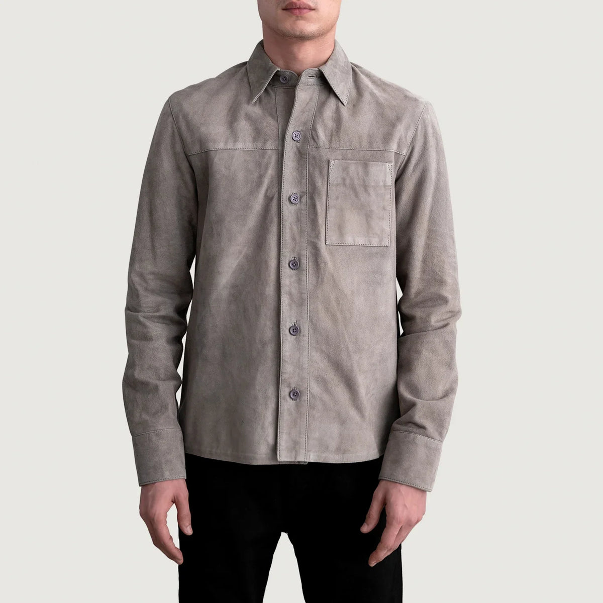 
Scout Grau Suede Leather Shirt für Herren - Seitenansicht mit ergonomischem Ärmelschnitt & sportlicher Passform