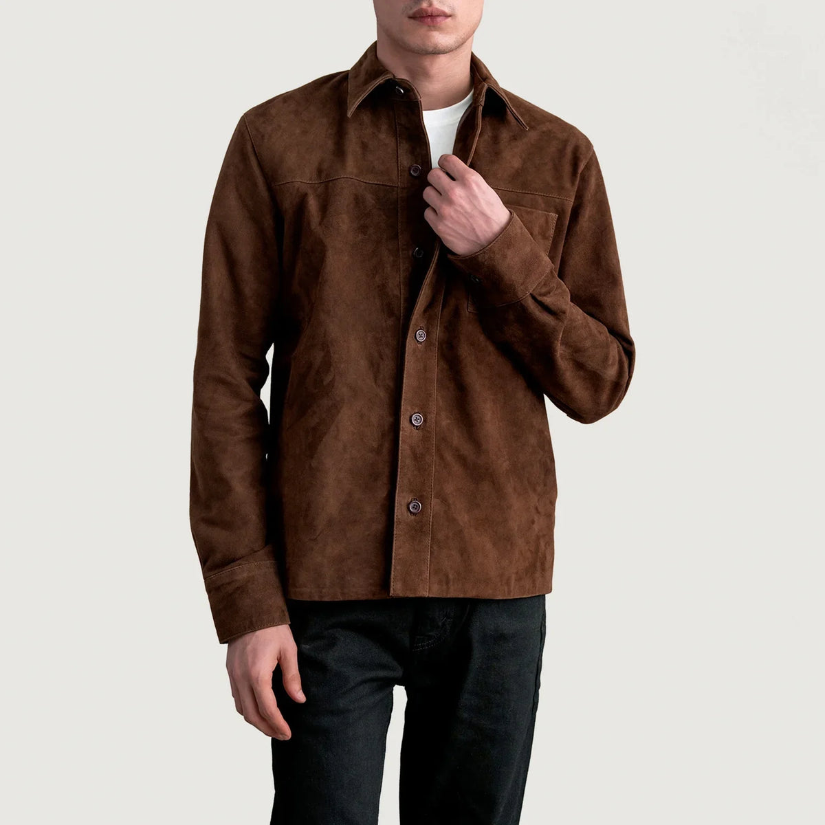
Scout Mokka Suede Leather Shirt für Herren in Brown Goatskin Suede - Vorderansicht & maßgeschneiderte Silhouette | Online Kaufen