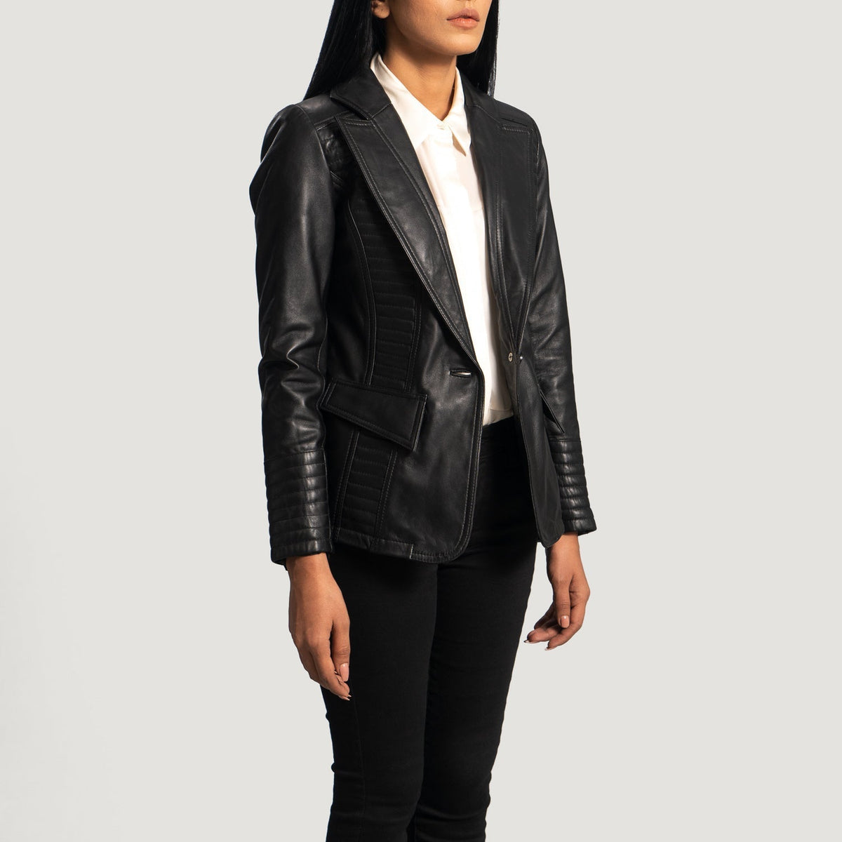 
Black Sheepskin leather Blazer - Rückansicht mit passgenauen Schultern & sauberem Saum