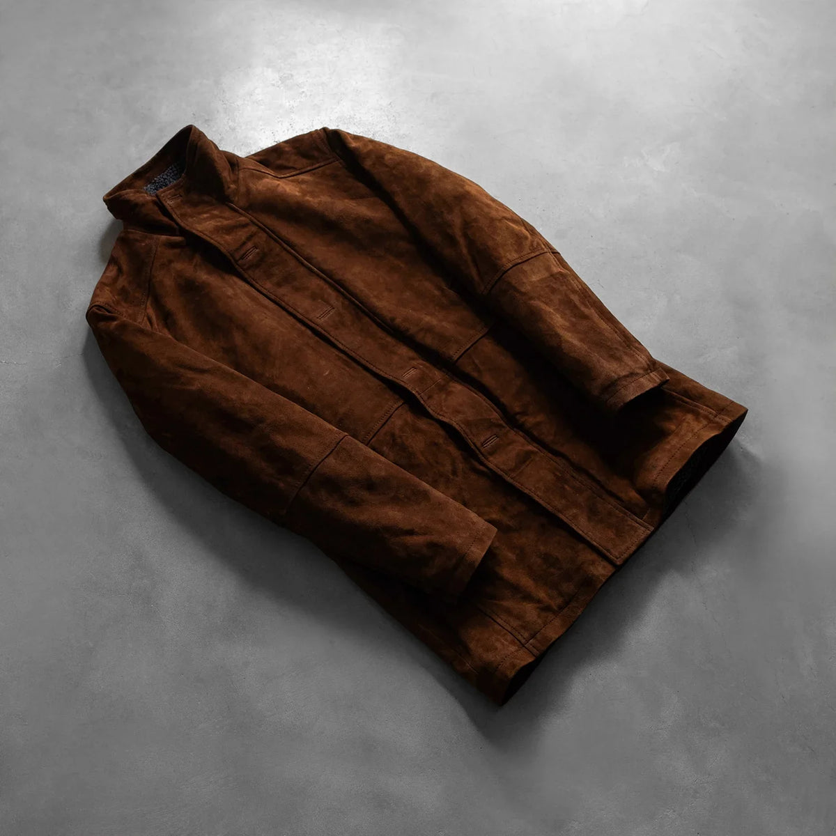 Open hem &amp; Hem Craftsmanship Construction Detail on Men's Sheriff Braun Wildlederjacke für Herren