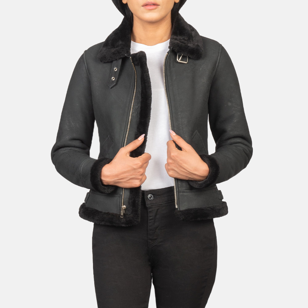 
Sherilyn B-3 Distressed Black Leather Bomber Jacket in Distressed Black Sheepskin Snuffed - Vorderansicht & maßgeschneiderte Silhouette | Online Kaufen