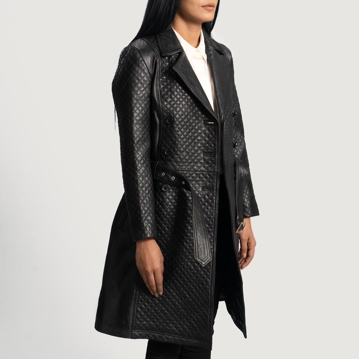 
Black Sheepskin Leather Trench Coat - Rückansicht mit passgenauen Schultern & sauberem Saum