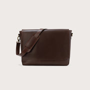 
The Carismatico Vintage Brown Leather Messenger Bag For Men & Women in Vintage Brown Full-Grain Leather - Full Exterior Vorderansicht & maßgeschneiderte Silhouette | Online Kaufen