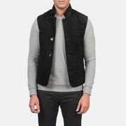 Men's Tony Schwarz Suede Vest für Herren in Black Goatskin Suede - Vorderansicht &amp; maßgeschneiderte Silhouette | Online Kaufen