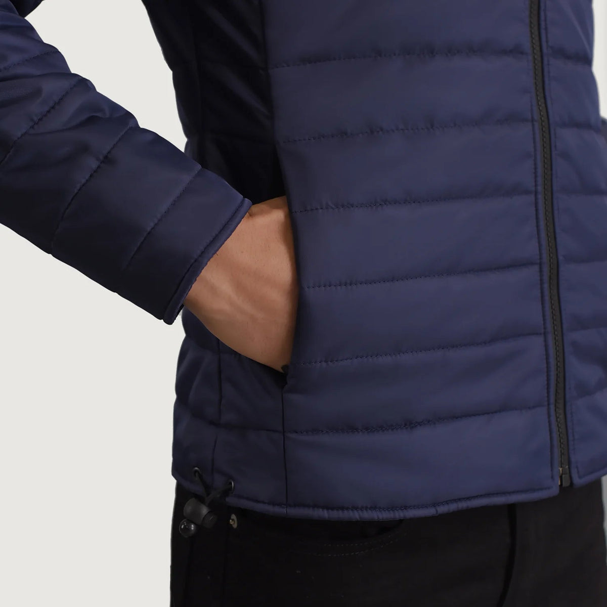 
Innenansicht Showing Quilted Viscose Lining & Zwei funktionale Innentaschen