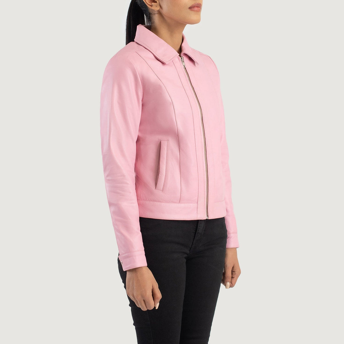 Pink Sheepskin Leather Biker Jacket - Rückansicht mit passgenauen Schultern &amp; sauberem Saum