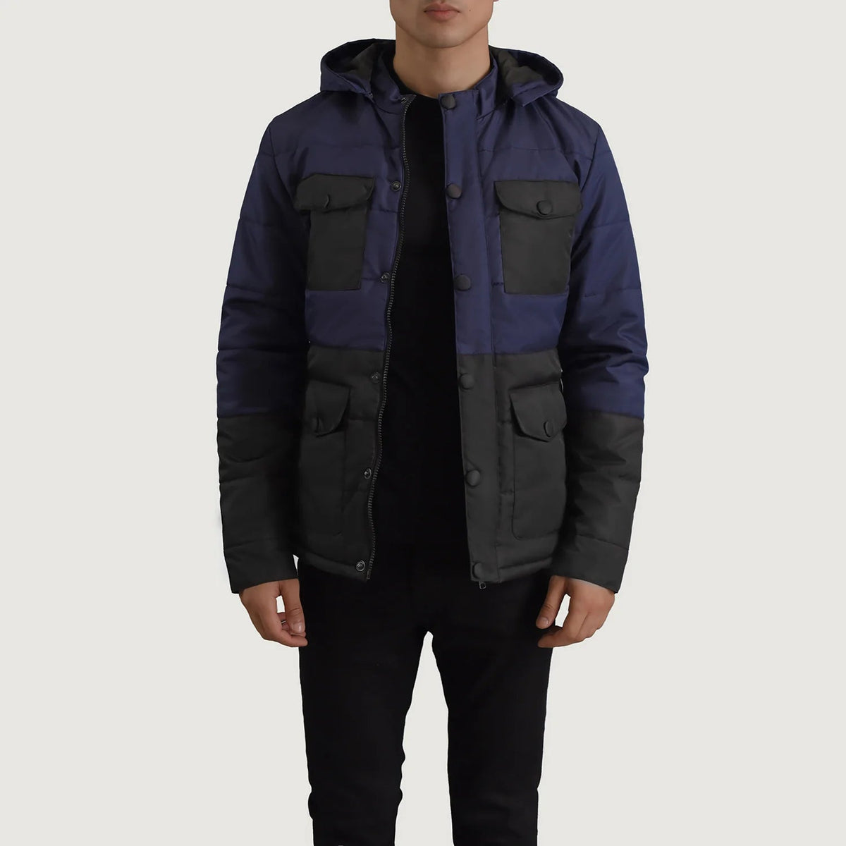 
Wayne Schwarz & Blau Hooded Puffer Lederjacke für Herren in Black + Blue Full-Grain Leather - Vorderansicht & maßgeschneiderte Silhouette | Online Kaufen