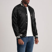 Black Satin Varsity Jacket - Rückansicht mit passgenauen Schultern &amp; sauberem Saum