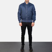 Men's Zack Blue Bomber Jacket - Seitenansicht mit ergonomischem Ärmelschnitt