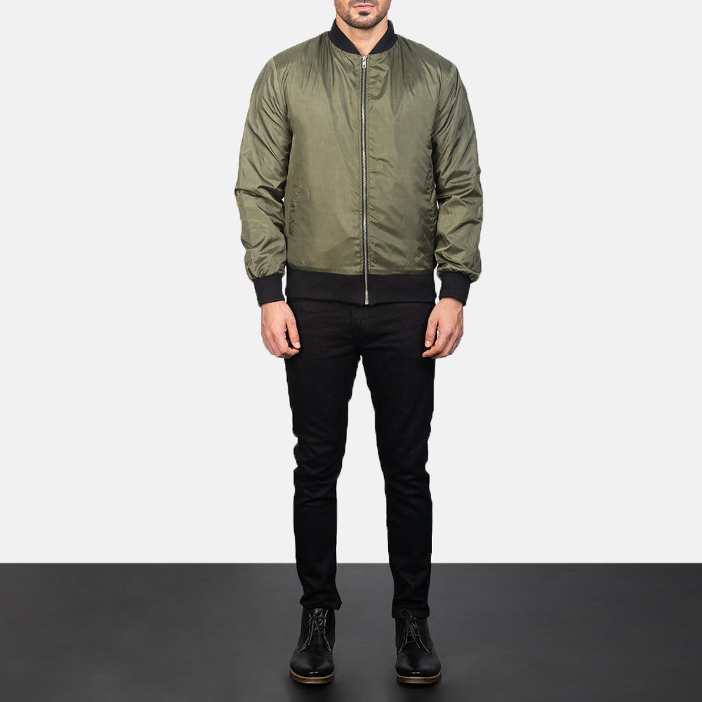 Men's Zack Grün Leder-Bomberjacke für Herren - Seitenansicht mit ergonomischem Ärmelschnitt