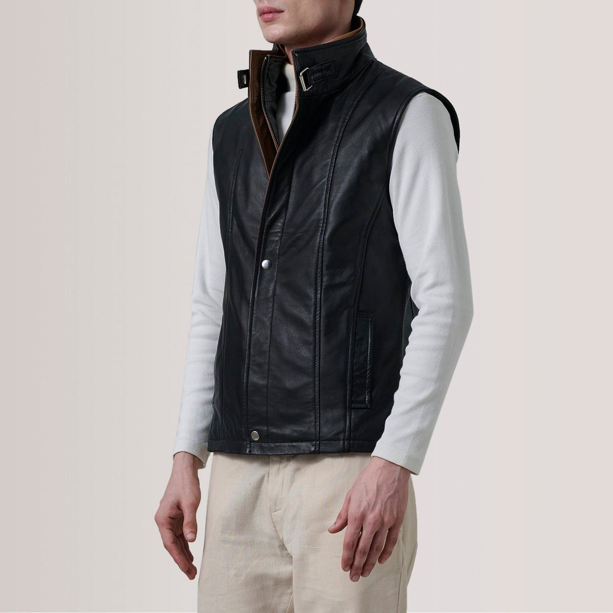 
Zane Grey Suede Vest For Men - Seitenansicht mit ergonomischem Ärmelschnitt & sportlicher Passform